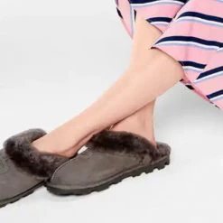 Slippers Coquette - The Classic Ugg Slipper In Grey