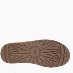 Neumel Chukka Boot By Ugg In Chestnut