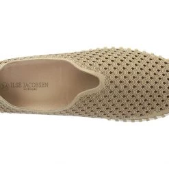 Isle Jacobsen Tulip 139 - The On-The-Go Slip-On In Latte Shoes