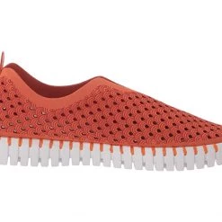 Isle Jacobsen Tulip 139 - The On-The-Go Slip-On In Camelia Shoes