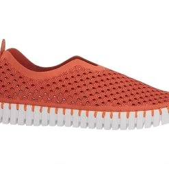 Isle Jacobsen Tulip 139 - The On-The-Go Slip-On In Camelia Shoes