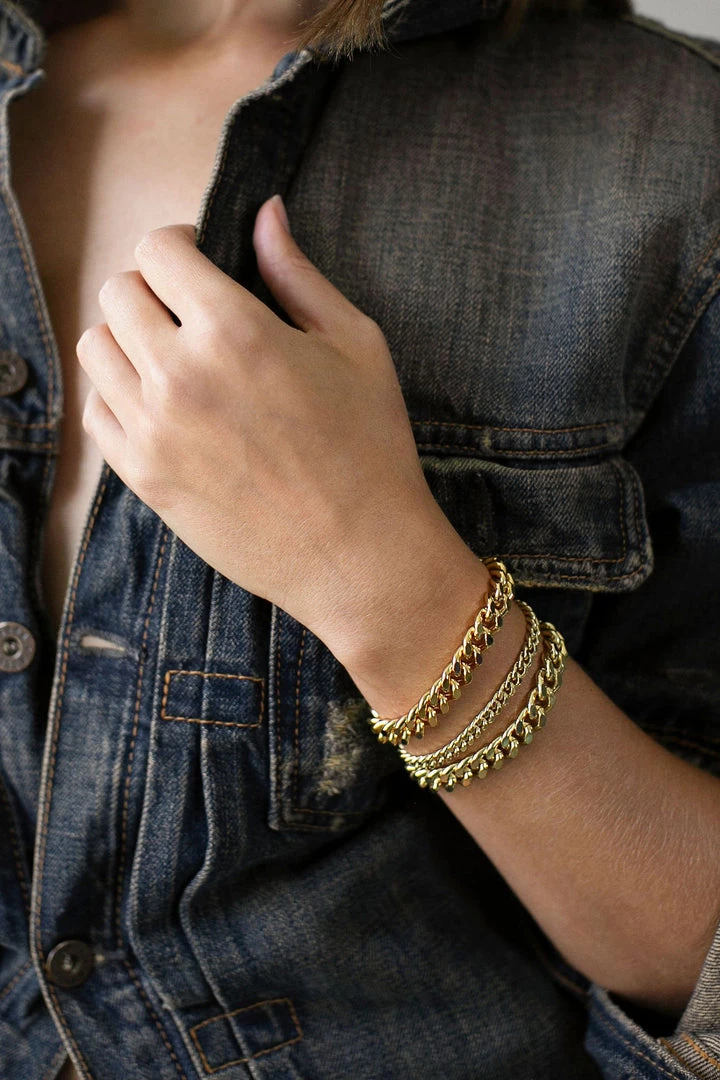 Electric Picks The Leo Link In Gold 2 Electric Picks The Leo Link In Gold