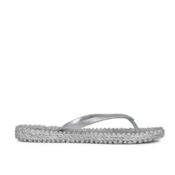 Isle Jacobsen The Glitter Flip Flop In Silver Shoes