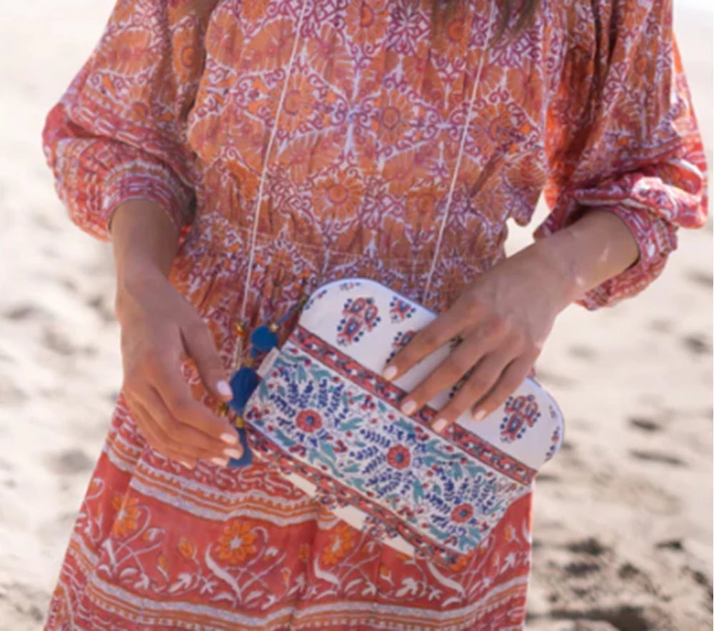 Bell Accessories The Clam Shell Pouch In White Pink Blue 2 Bell Accessories The Clam Shell Pouch In White Pink Blue