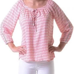 Walker & Wade Contemporary Clothing The Peasant Top In Coral Geometric