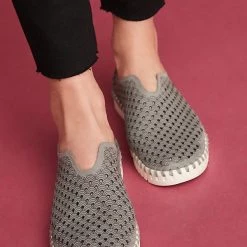 Isle Jacobsen Shoes Tulip 139 - The On-The-Go Slip-On In Grey