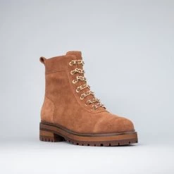 Cecelia Shoes The Chain Lace Combat Boot In Nut