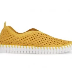 Isle Jacobsen Shoes Tulip 139 - The On-The-Go Slip-On In Goldenrod