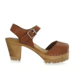 Mia Shoes The Peep Toe Clog Sandal In Luggage