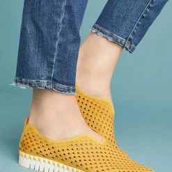Isle Jacobsen Shoes Tulip 139 - The On-The-Go Slip-On In Goldenrod
