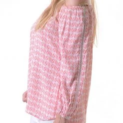 Walker & Wade Contemporary Clothing The Peasant Top In Coral Geometric